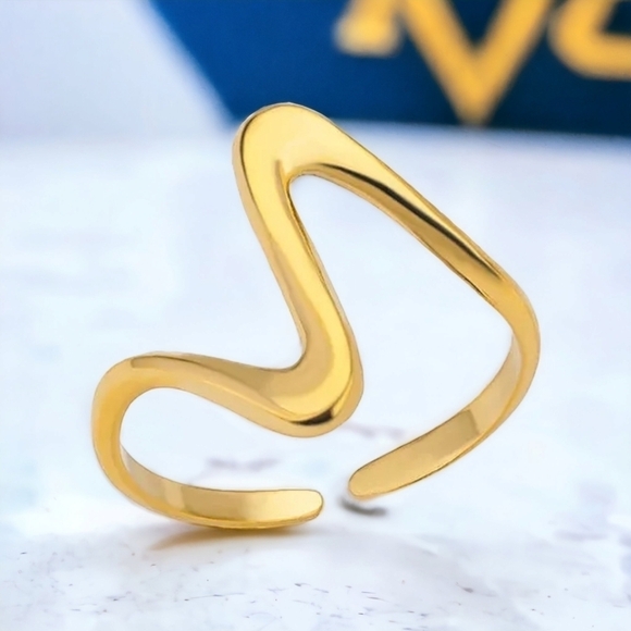 🆕️Wave 18K Gold Plated Stainless Steel Elegant Minimalist Adjustable Ring 🌊😍 - Picture 1 of 7